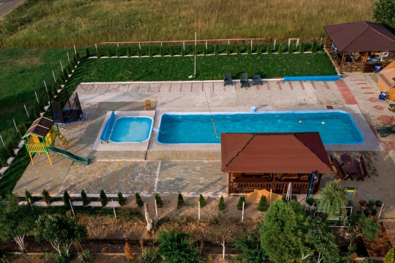 ホテル Complex Stefanesti Bozovici エクステリア 写真